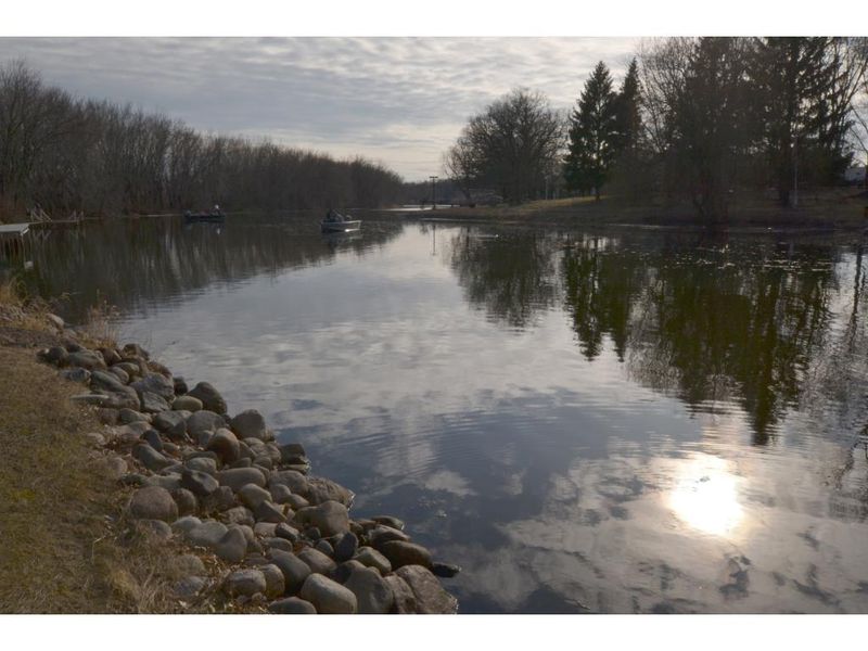 5520 102nd Ave, Clear Lake, MN 55319