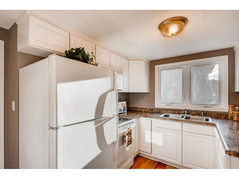 53 Iowa Ave W, Saint Paul, MN 55117