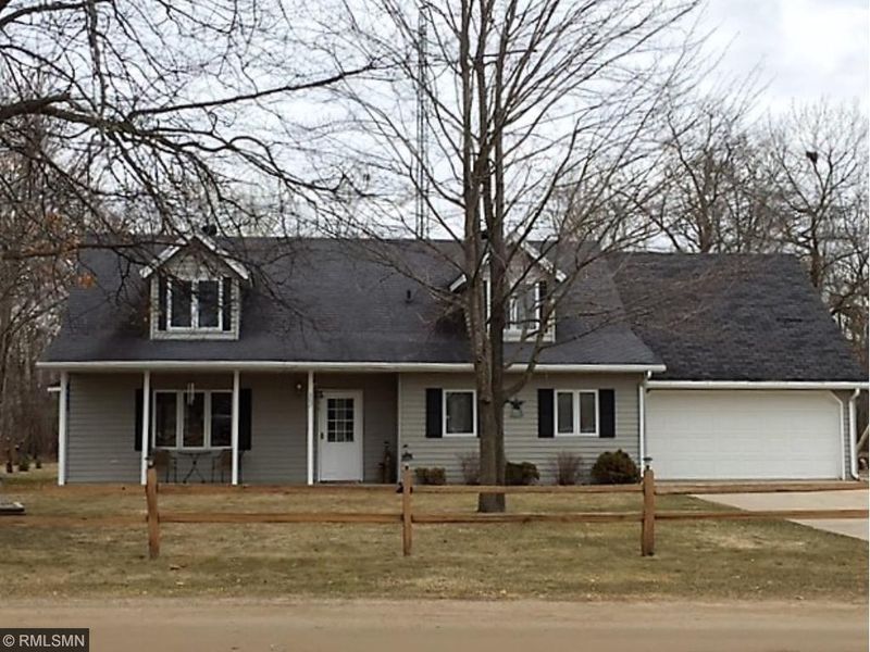 307 14th St SW, Little Falls, MN 56345