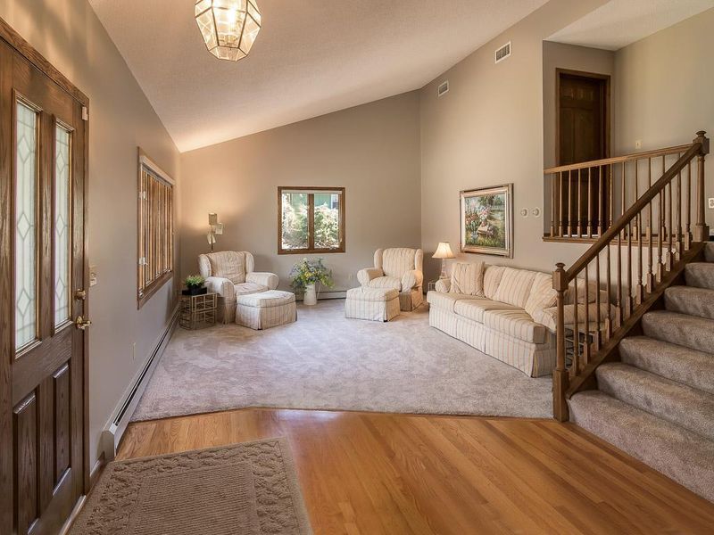 6521 Kneafseys St SE, Prior Lake, MN 55372