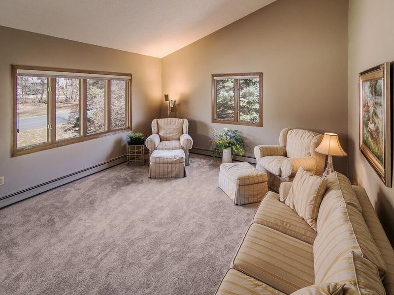 6521 Kneafseys St SE, Prior Lake, MN 55372