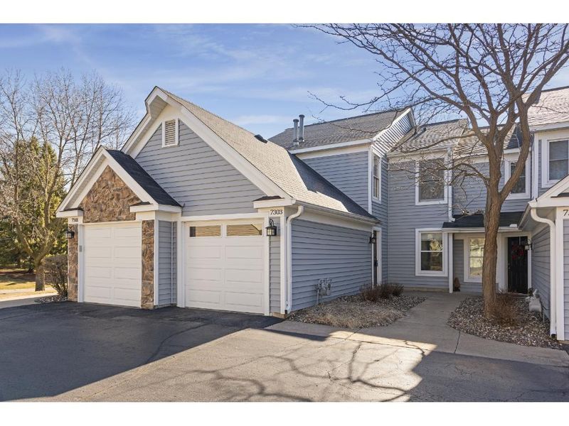 7303 Amber Ln, Eden Prairie, MN 55346