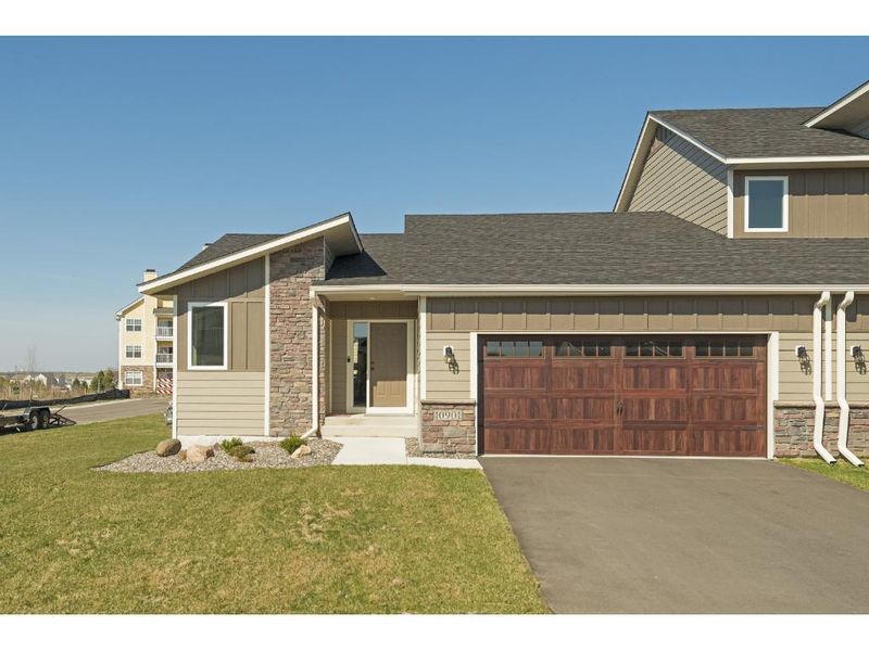 634 Hideaway Ln, Woodbury, MN 55129