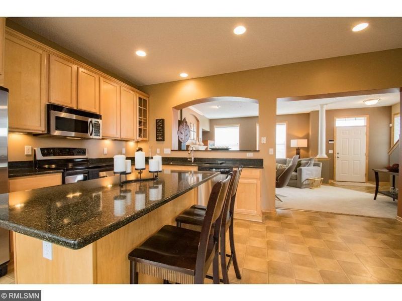 11209 Preswick Blvd, Eden Prairie, MN 55344