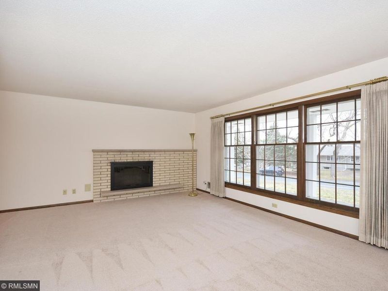 3820 Leslee Curve, Excelsior, MN 55331