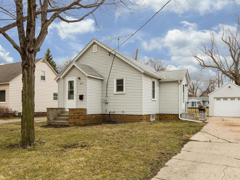 203 Lyndale Ave N, New Prague, MN 56071