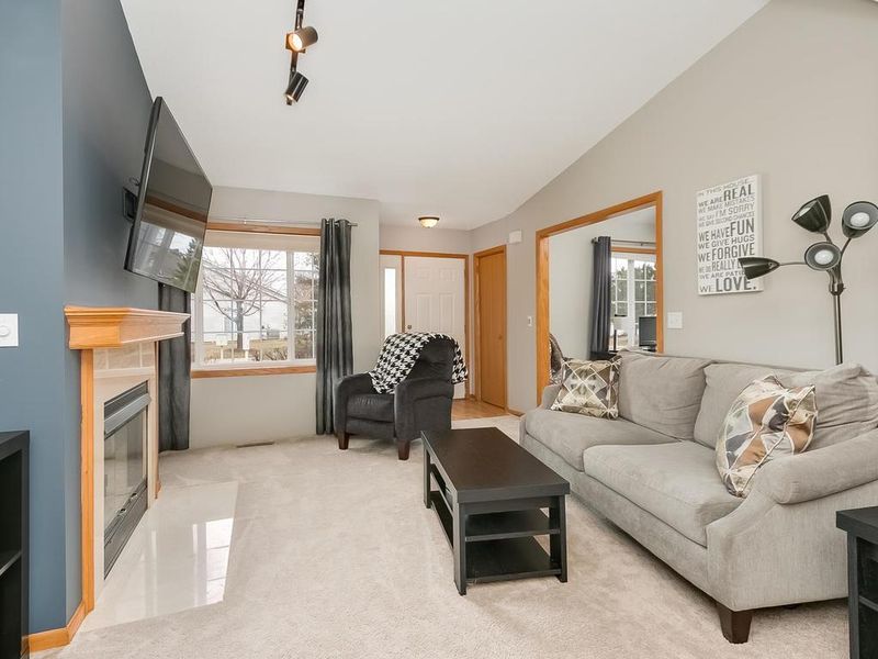 9755 Moonbeam Ln, Woodbury, MN 55125