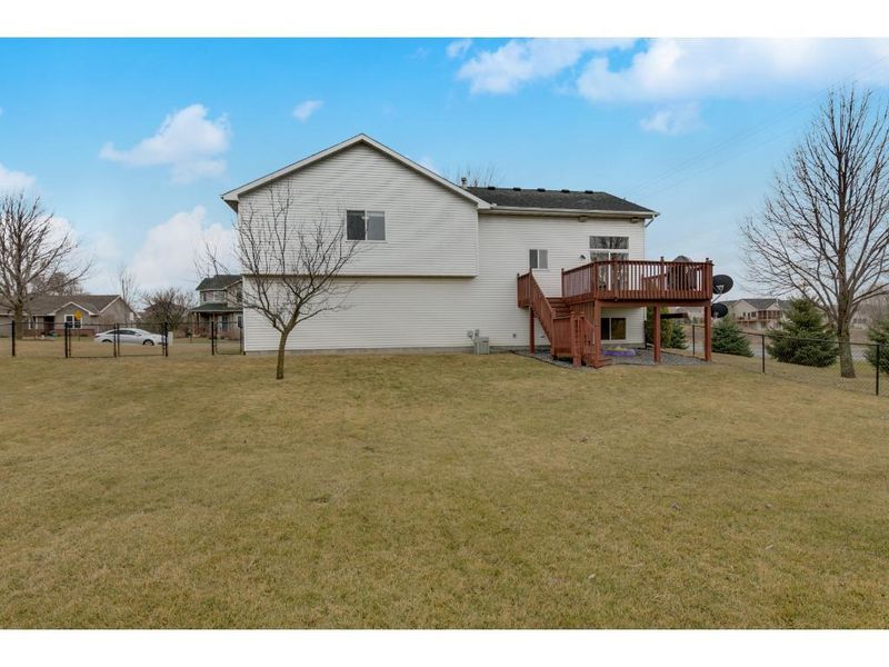 1266 Goldfinch Dr, Waconia, MN 55387