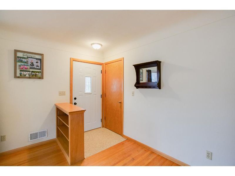1032 Bayard Ave, Saint Paul, MN 55102