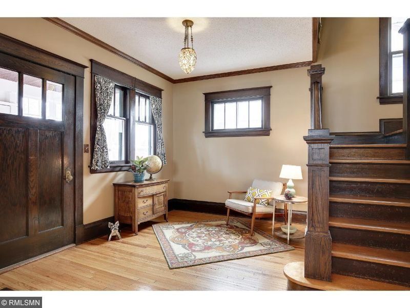 1476 Saint Clair Ave, Saint Paul, MN 55105