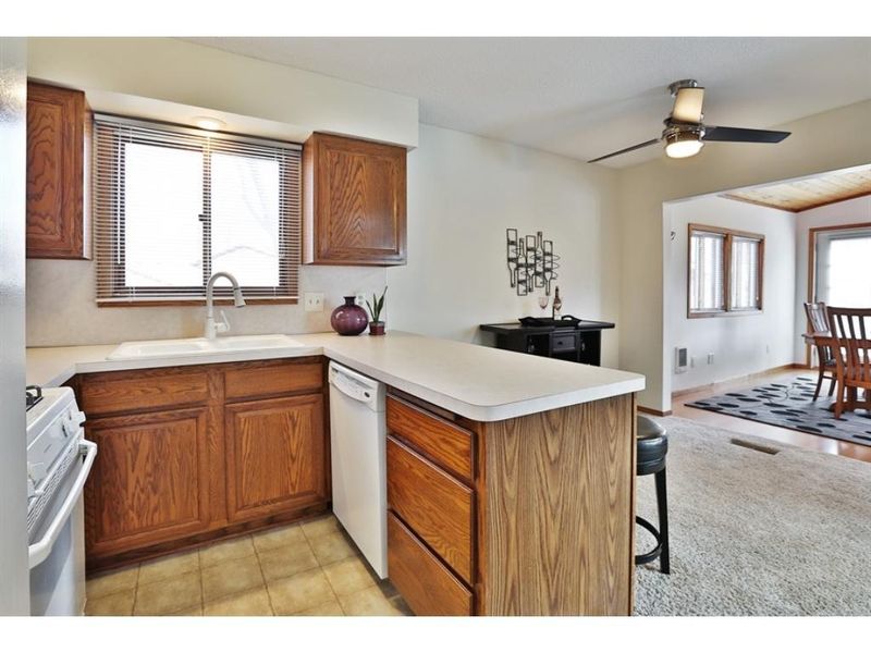 6232 Annapolis Ln N, Maple Grove, MN 55311