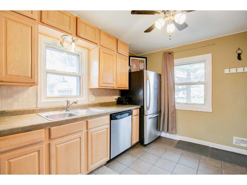 8230 17th Ave S, Bloomington, MN 55425