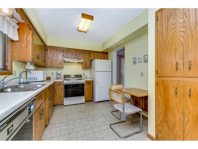 3252 Marlin Ave, Vadnais Heights, MN 55127