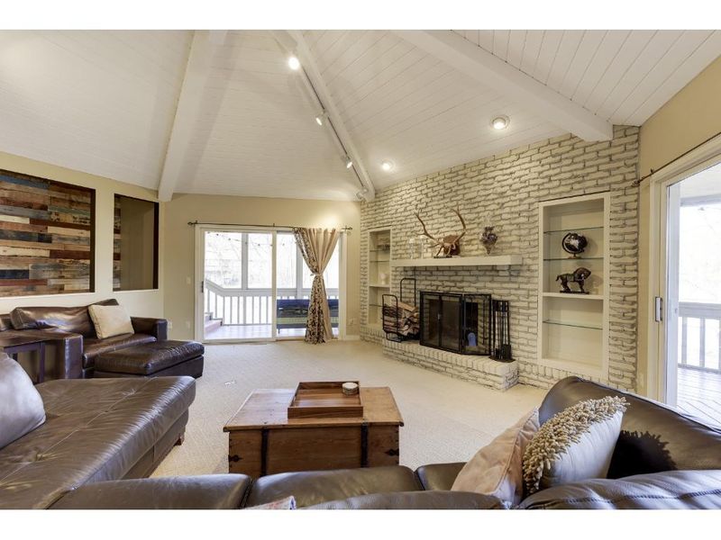 16110 Rosemary Ln, Wayzata, MN 55391