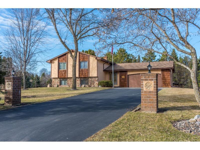 8000 Ox Yoke Cir, Minnetrista, MN 55359