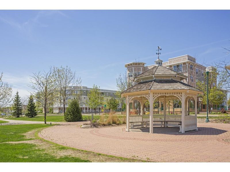 114200 Hundertmark Rd #304, Chaska, MN 55318