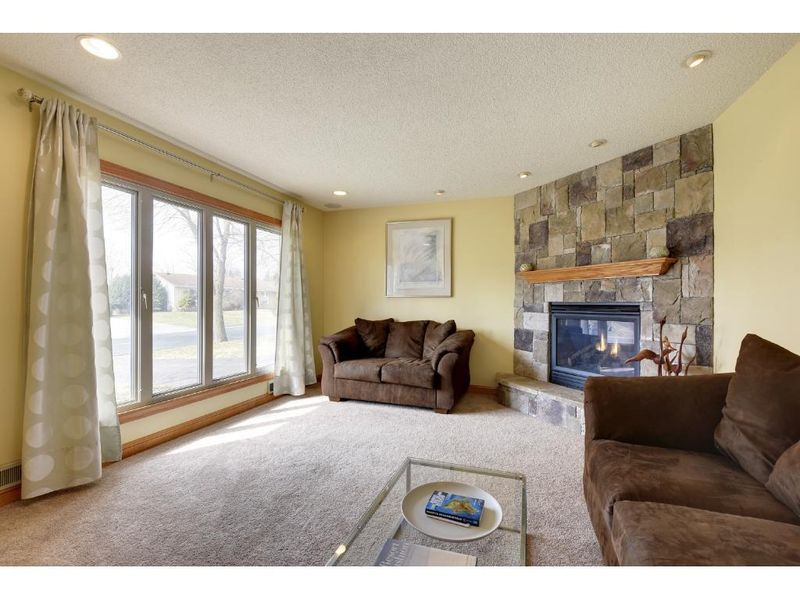 11464 Kensington Dr, Eden Prairie, MN 55347