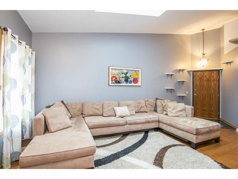 11171 Oregon Cir, Bloomington, MN 55438