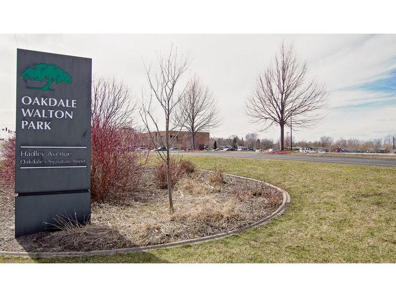 2011 Gresham Ave N, Oakdale, MN 55128