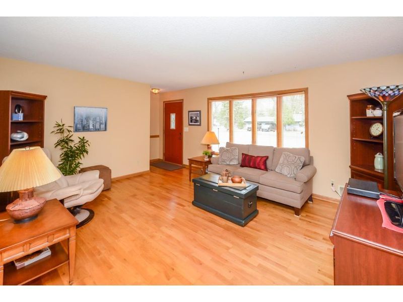 710 Tanglewood Dr, Shoreview, MN 55126
