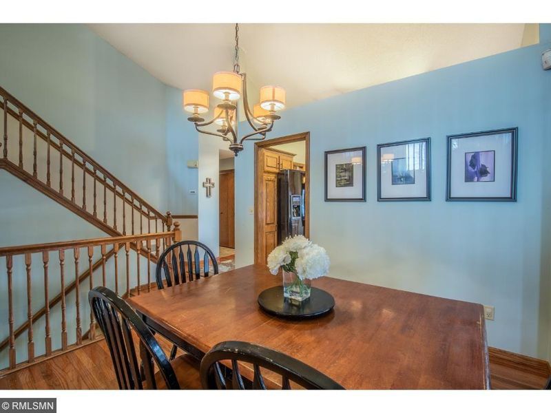 8049 Lanewood Ln N, Maple Grove, MN 55311