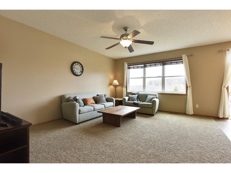 726 Lenox Dr, Waconia, MN 55387