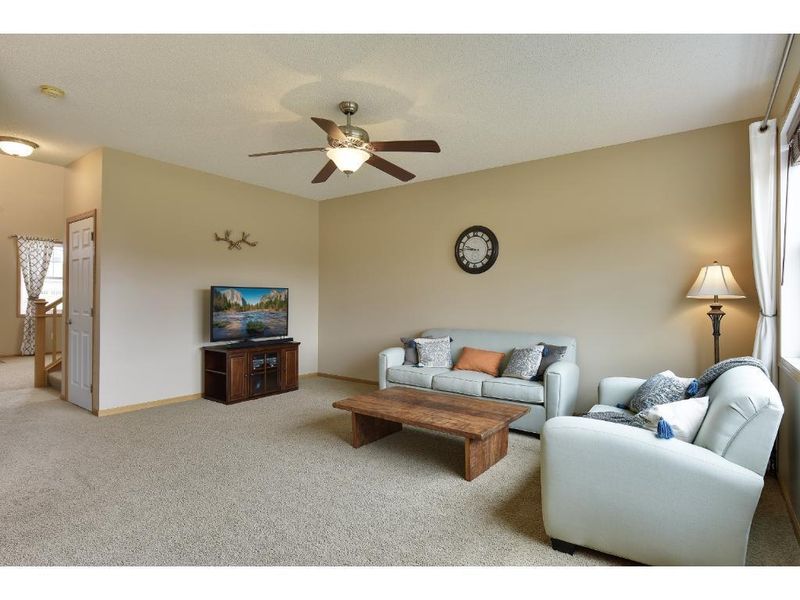 726 Lenox Dr, Waconia, MN 55387