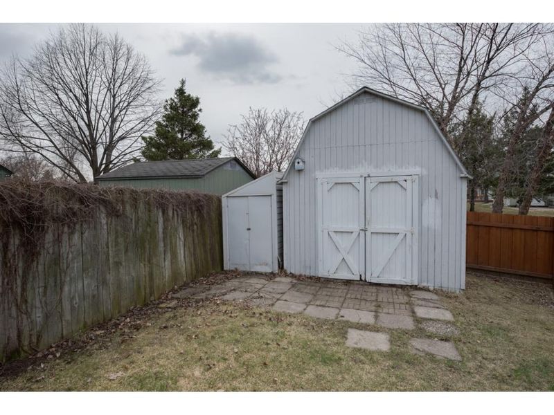19001 Pleasantview Rd, Eden Prairie, MN 55346