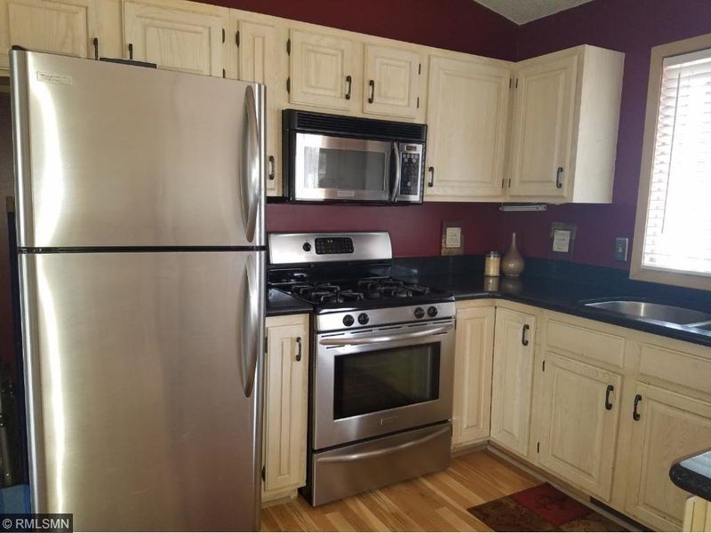 13925 York Ave S, Burnsville, MN 55337