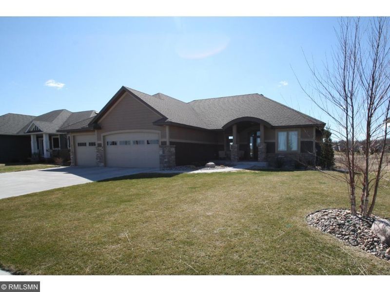 702 11th St NE, New Prague, MN 56071