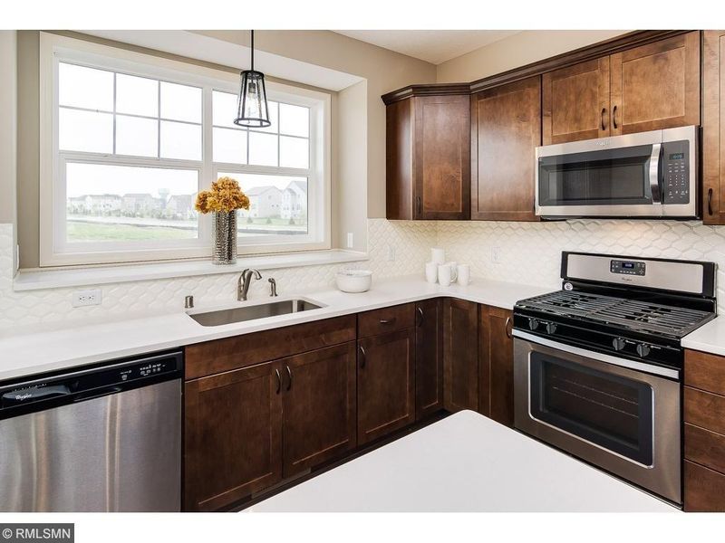 15689 Fairfield Dr, Apple Valley, MN 55124