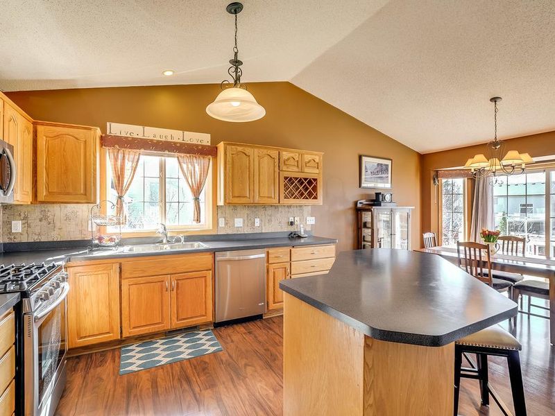 10455 Kalen Dr NE, Hanover, MN 55341