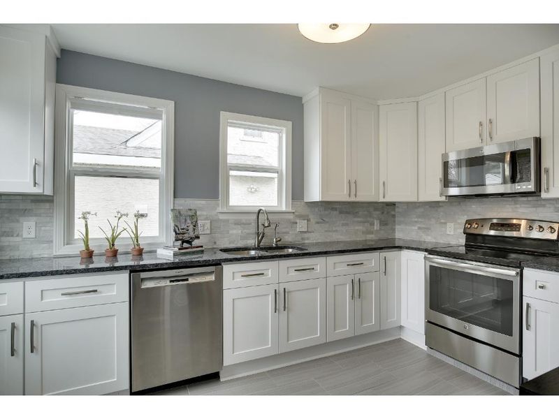 1727 Race St, Saint Paul, MN 55116