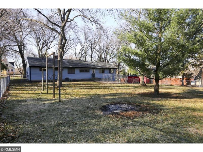 1877 County Road B E, Maplewood, MN 55109