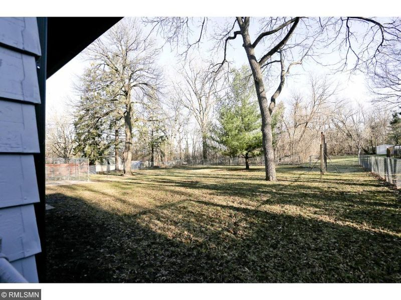 1877 County Road B E, Maplewood, MN 55109