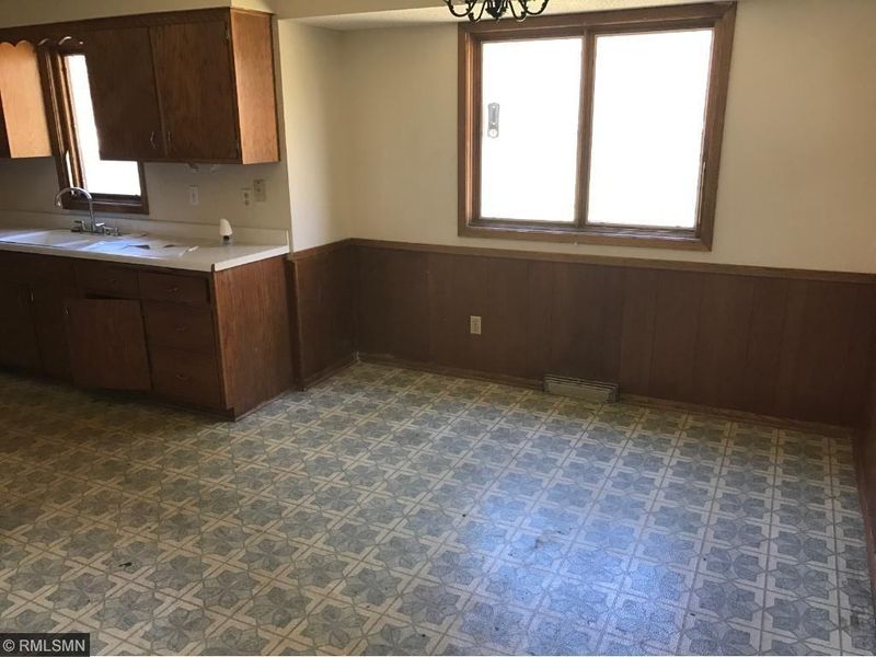 719 Hull Rd, Anoka, MN 55303