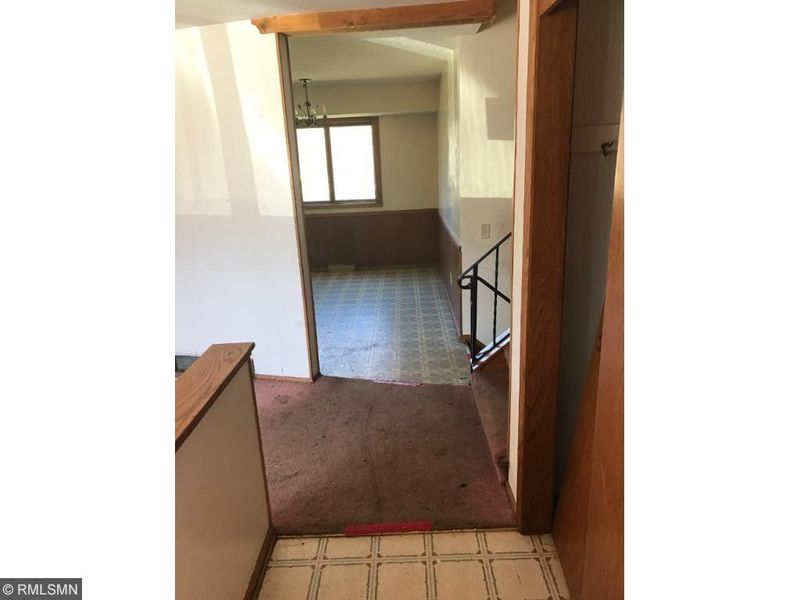 719 Hull Rd, Anoka, MN 55303