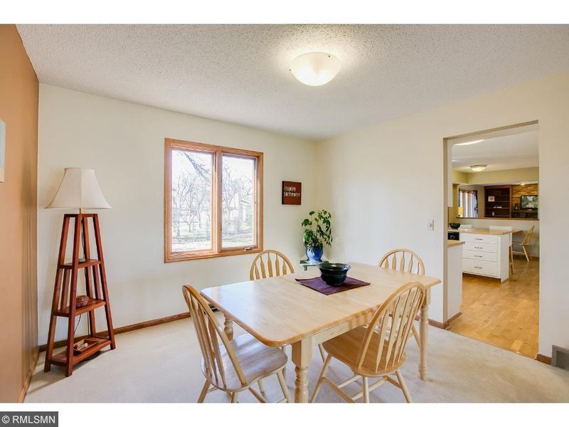 7250 Green Ridge Dr, Eden Prairie, MN 55346