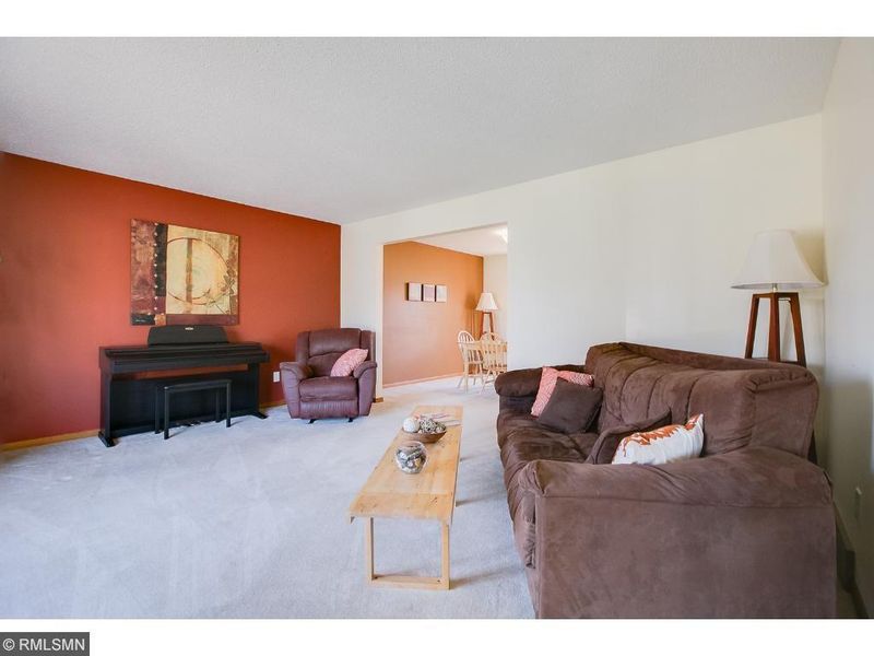 7250 Green Ridge Dr, Eden Prairie, MN 55346