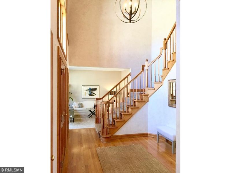 814 Arbor Ct, Eagan, MN 55123