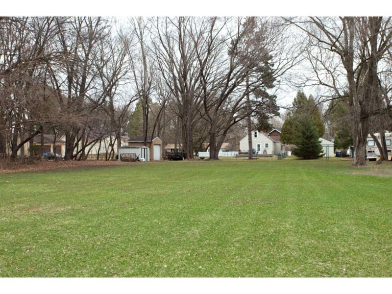 1584 Hammond Rd, White Bear Lake, MN 55110