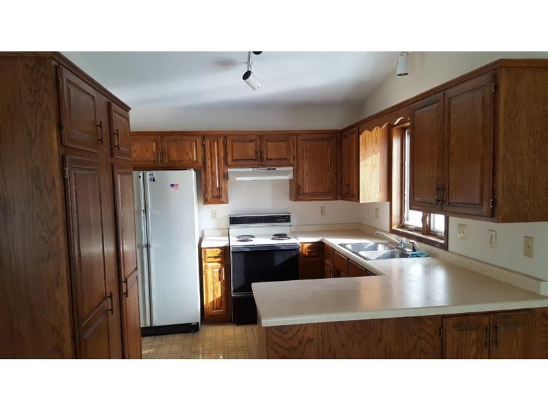 2276 Skillman Ave E, Maplewood, MN 55109