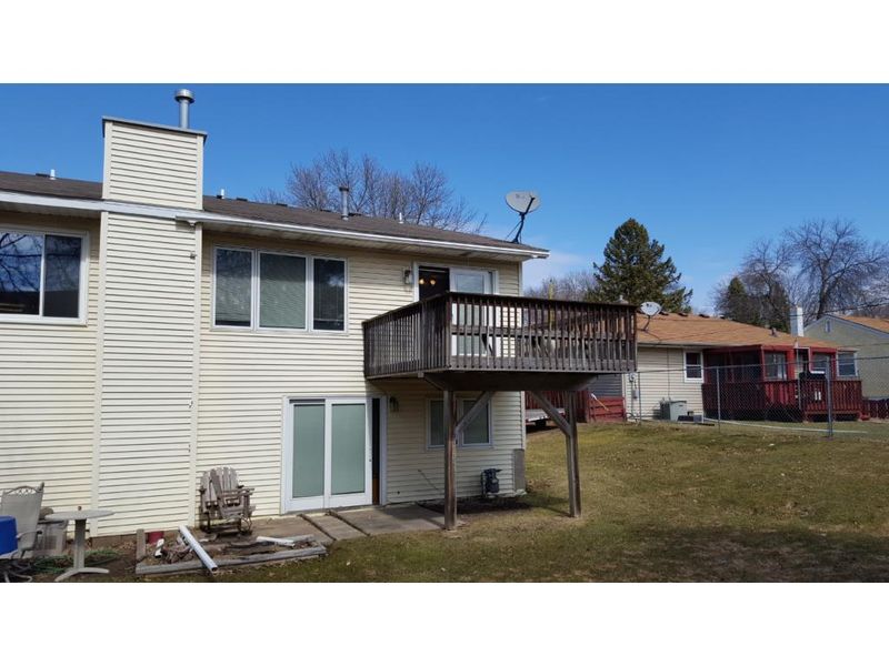 2276 Skillman Ave E, Maplewood, MN 55109