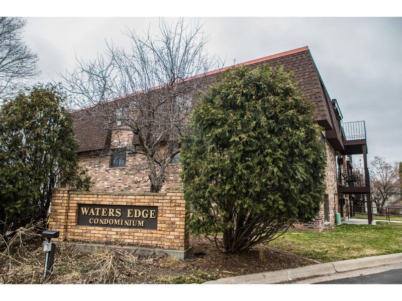 30675 Park St N #307, Lindstrom, MN 55045