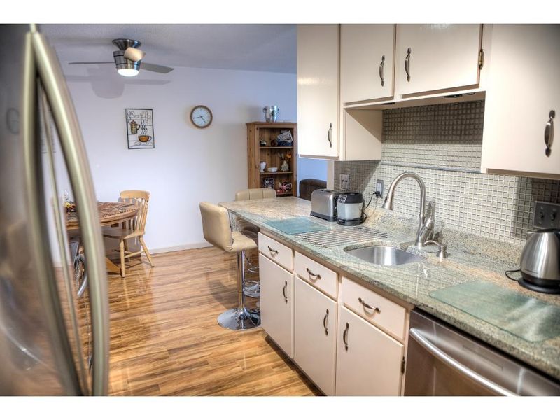 30675 Park St N #307, Lindstrom, MN 55045