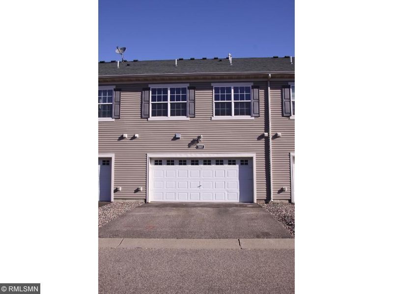 7607 12th St N, Oakdale, MN 55128