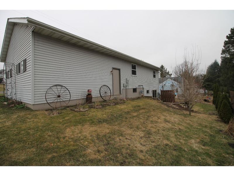 107 Lulu Ave W, Almena, WI 54805