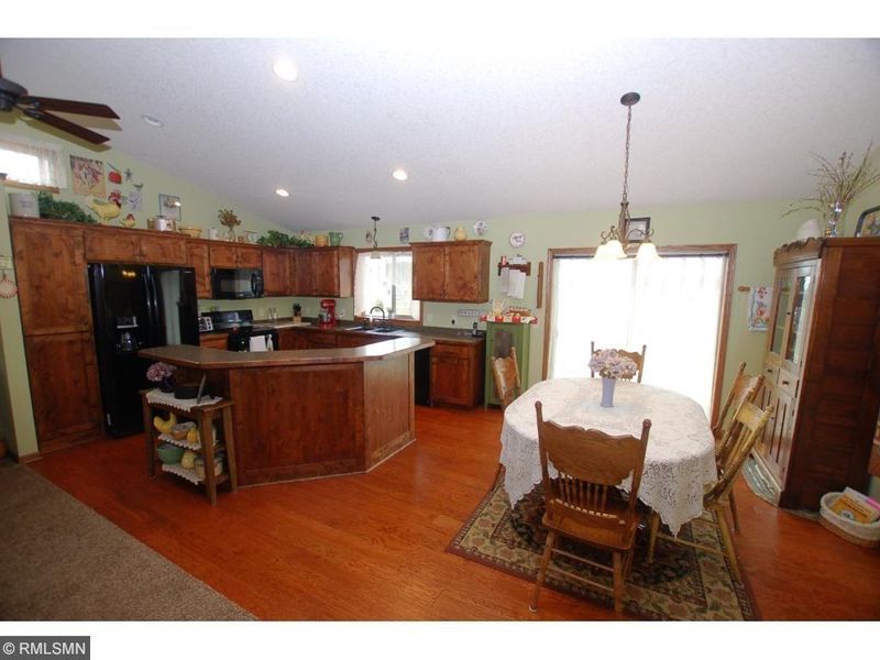 39779 Elk Ave, North Branch, MN 55056