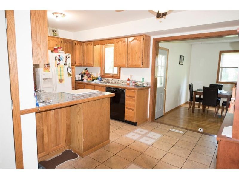 180 Walnut Ln, Apple Valley, MN 55124