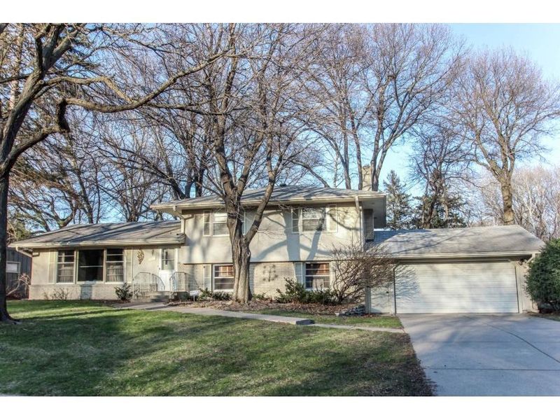 2537 Orchard Ln, White Bear Lake, MN 55110
